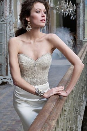 Meerjungfrau Juwel Ausschnitt Sweep Train Perlenbesetztes Brautkleid mit Herz-Ausschnitt