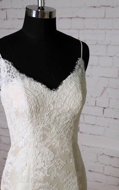 Strand Spaghetti Träger Zeitloses Brautkleid mit Reißverschluss mit Applikation