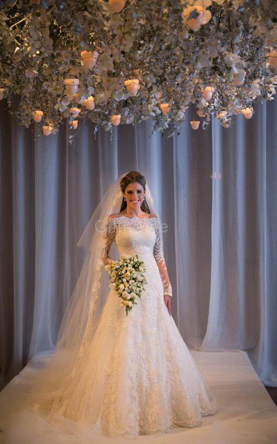 Lange Ärmeln Reißverschluss Bodenlanges Brautkleid aus Spitze mit Applikation