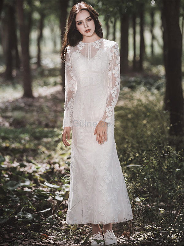 Blendend Spitze Konservatives Brautkleid mit Bordüre mit Blume