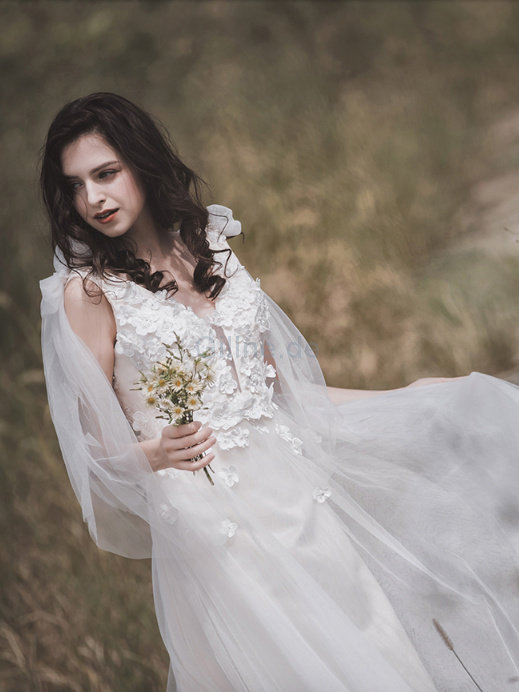 Schön Natürliche Taile Romantisches Festliches Brautkleid mit V-Ausschnitt