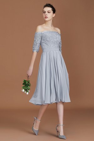 Schulterfreier Ausschnitt Blendend A-Line Kurze Ärmeln Brautjungfernkleid aus Chiffon