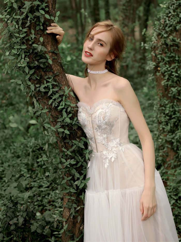 Zauberhaft Sexy Besonderes Brautkleid mit Reißverschluss aus Satin