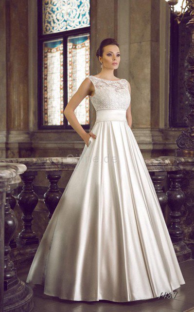 A-Line Bodenlanges Romantisches Extravagantes Brautkleid mit Plissierungen