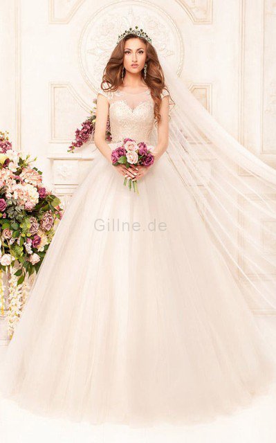 Duchesse-Linie Kapelle Schleppe Tüll Brautkleid mit Schaufel Ausschnitt mit Applikation