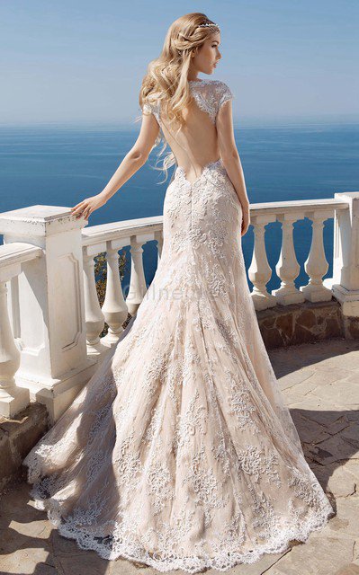 XXL Herz-Ausschnitt Elegantes Brautkleid mit Bordüre mit gekappten Ärmeln