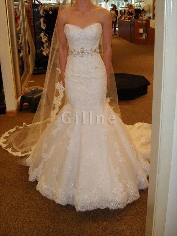 Große Verkäufe Stilvolles Bodenlanges Brautkleid mit Perlen mit Schleife