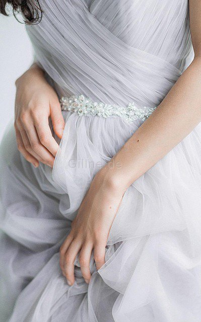 Reißverschluss Schulterfrei Tüll Sweep Train Perlenbesetztes Brautkleid