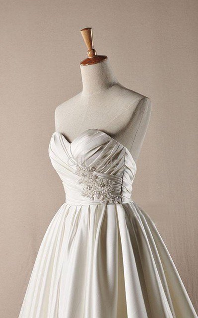 A-Line Spitze Sittsames Brautkleid mit Applikation mit Rüschen