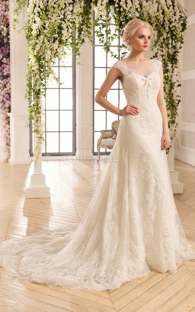 Plissiertes Glamouröses Luxus Brautkleid mit Bordüre mit Knöpfen