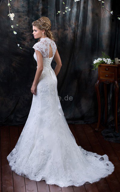 Kurze Ärmeln Meerjungfrau Sittsames Brautkleid aus Spitze mit Bordüre