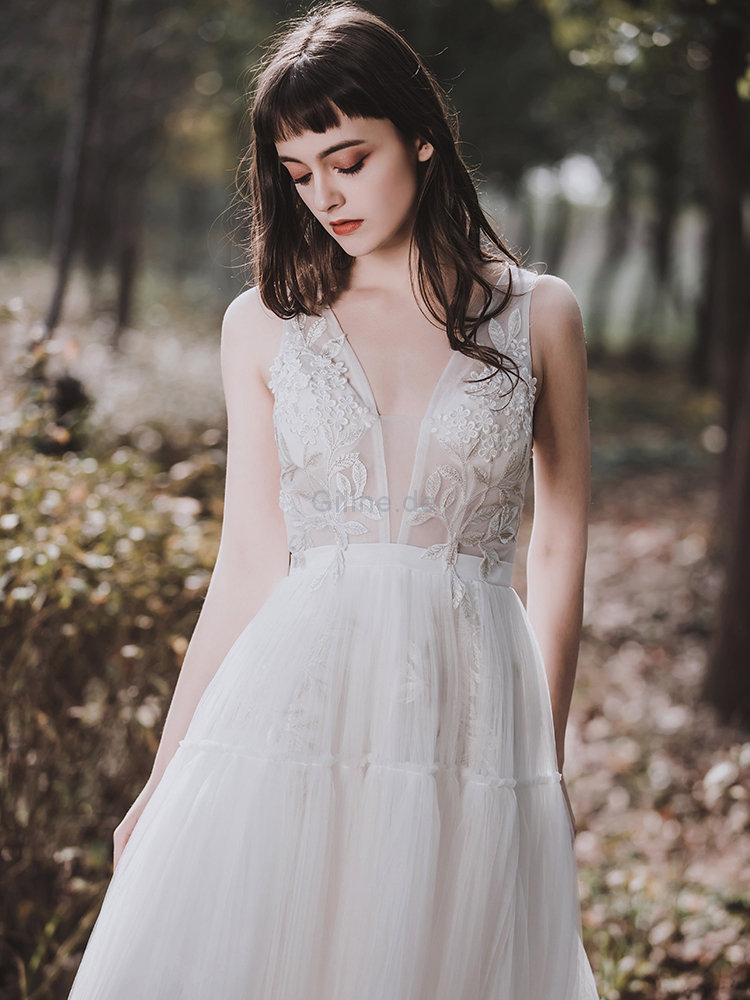 Wunderschönen V-Ausschnitt Tüll Romantisches Brautkleid mit Reißverschluss