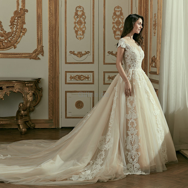 Blendend Duchesse-Linie Stilvolles Brautkleid mit Kristall aus Spitze