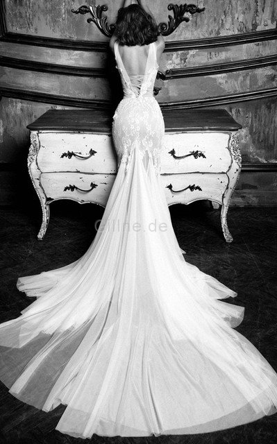 Queen Neckline Tüll Bodenlanges Extravagantes Brautkleid mit gekappten Ärmeln